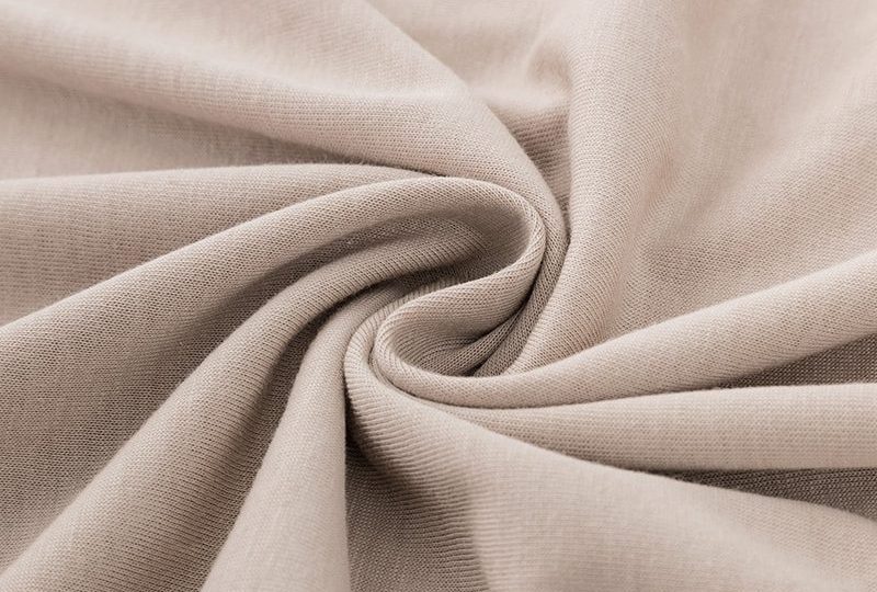 Áo thun trơn oversize và chất liệu vải cotton