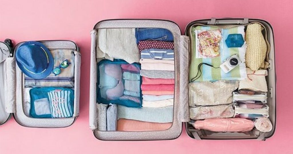 Cách gấp quần áo đi du lịch bằng cách gấp từng lớp